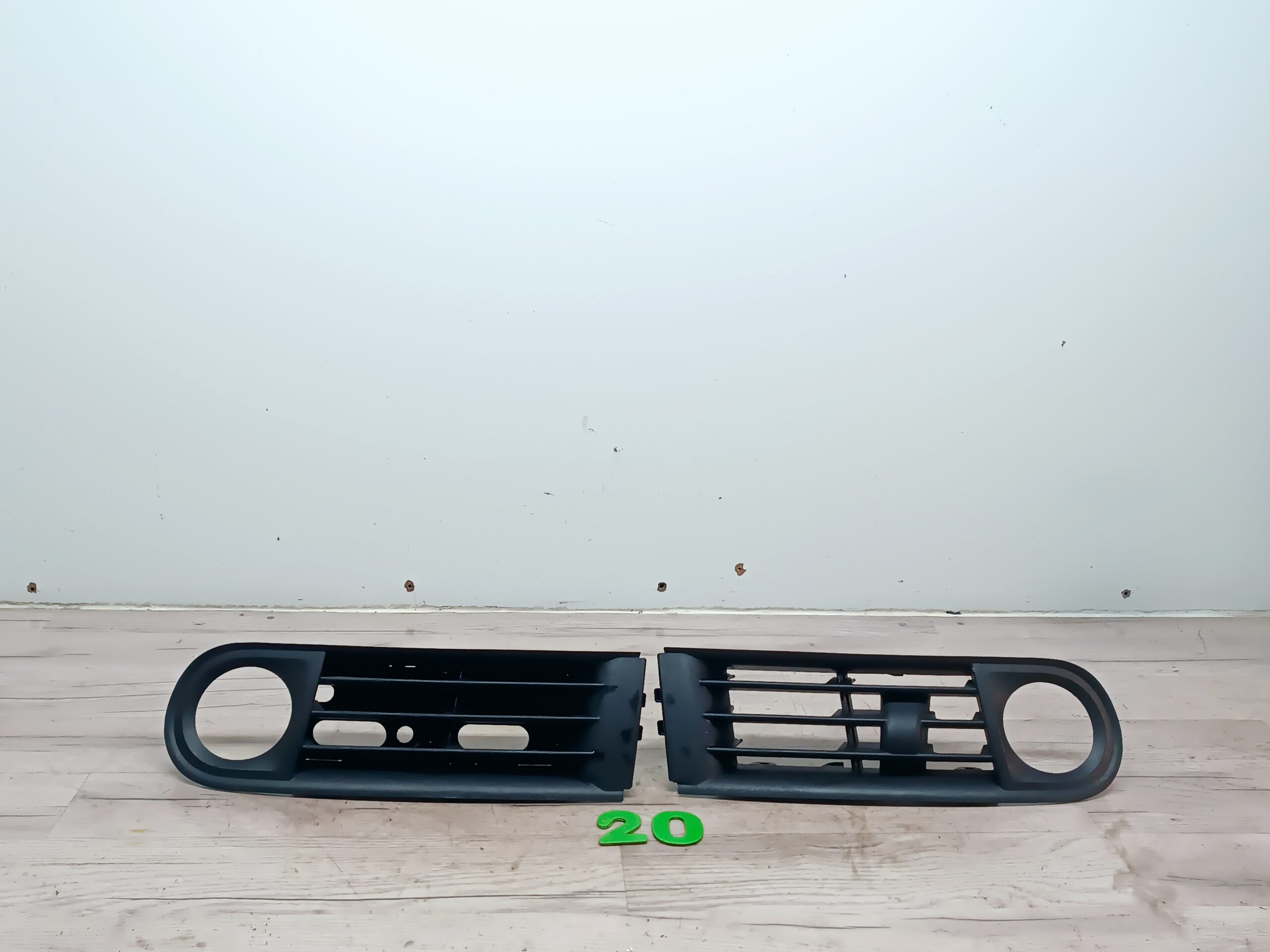 Stoßstangengitter mit Nebler links & Luftgitter rechts Audi A3 8l 1.8T 8L0807489A & 8L0807490A