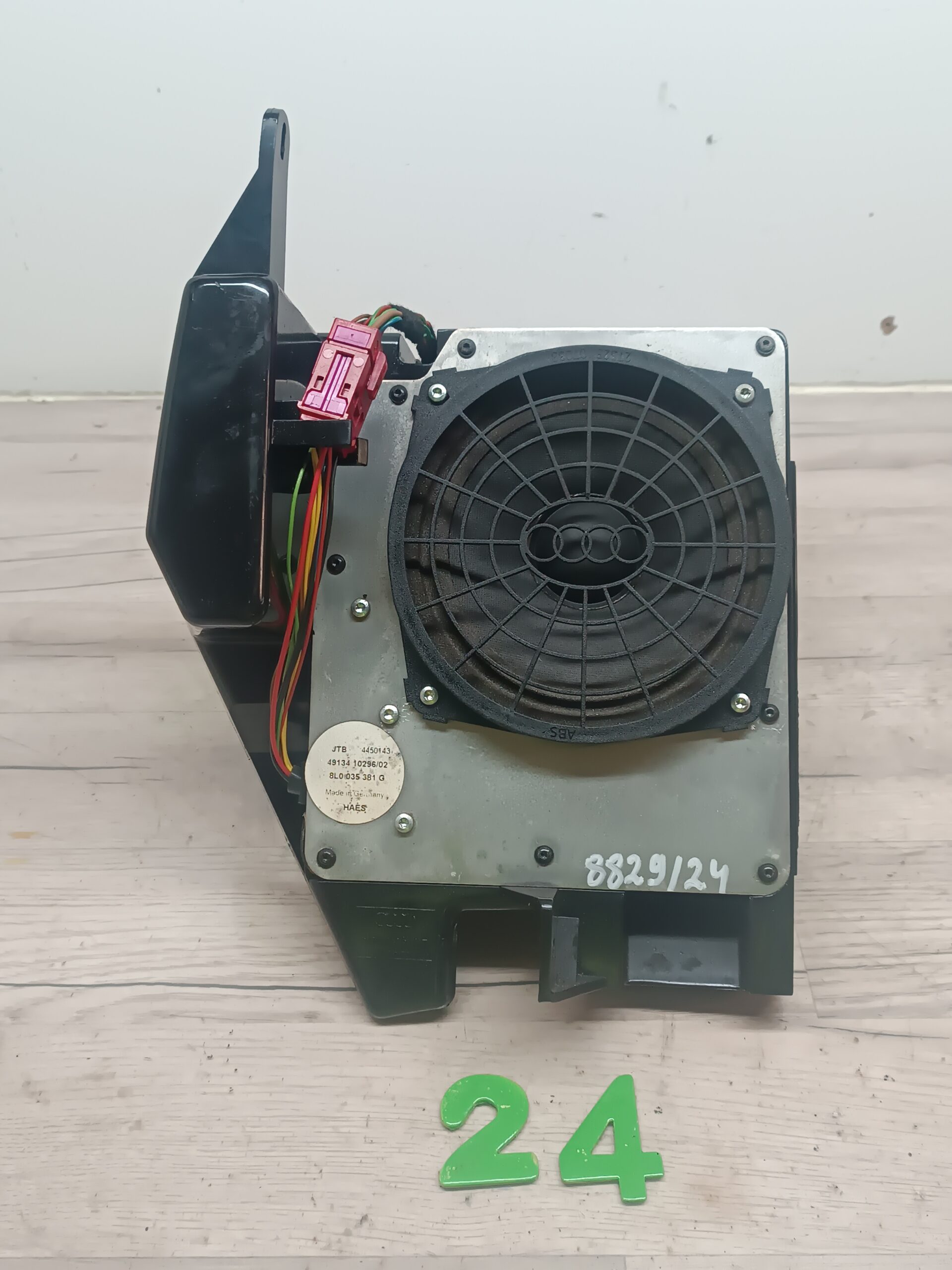 Subwoofer / Lautsprecher Audi A3 8l 1.8 8L0035381G