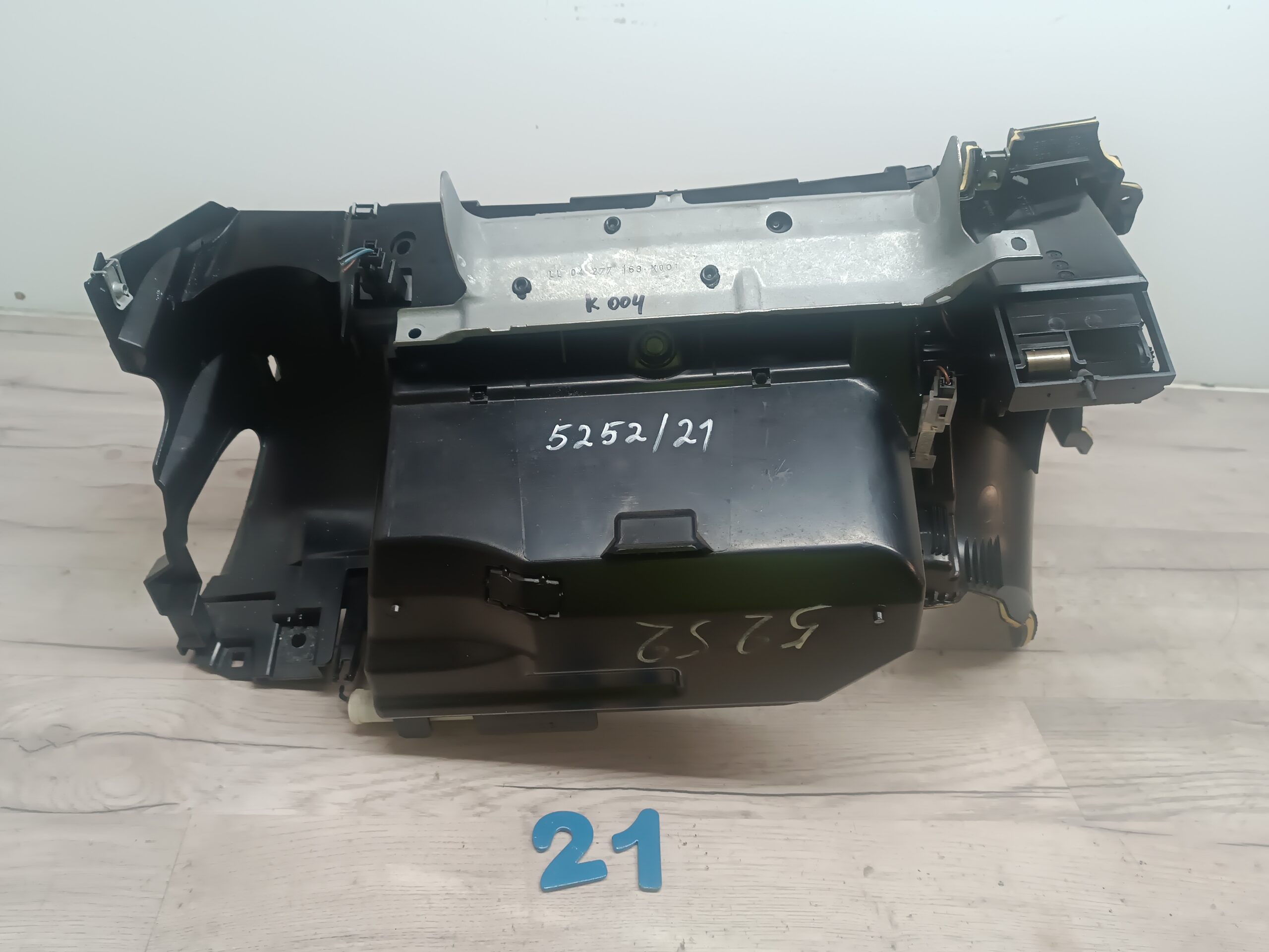 Handschuhfach Mercedes W211 E200 A2116901952 - Image 9