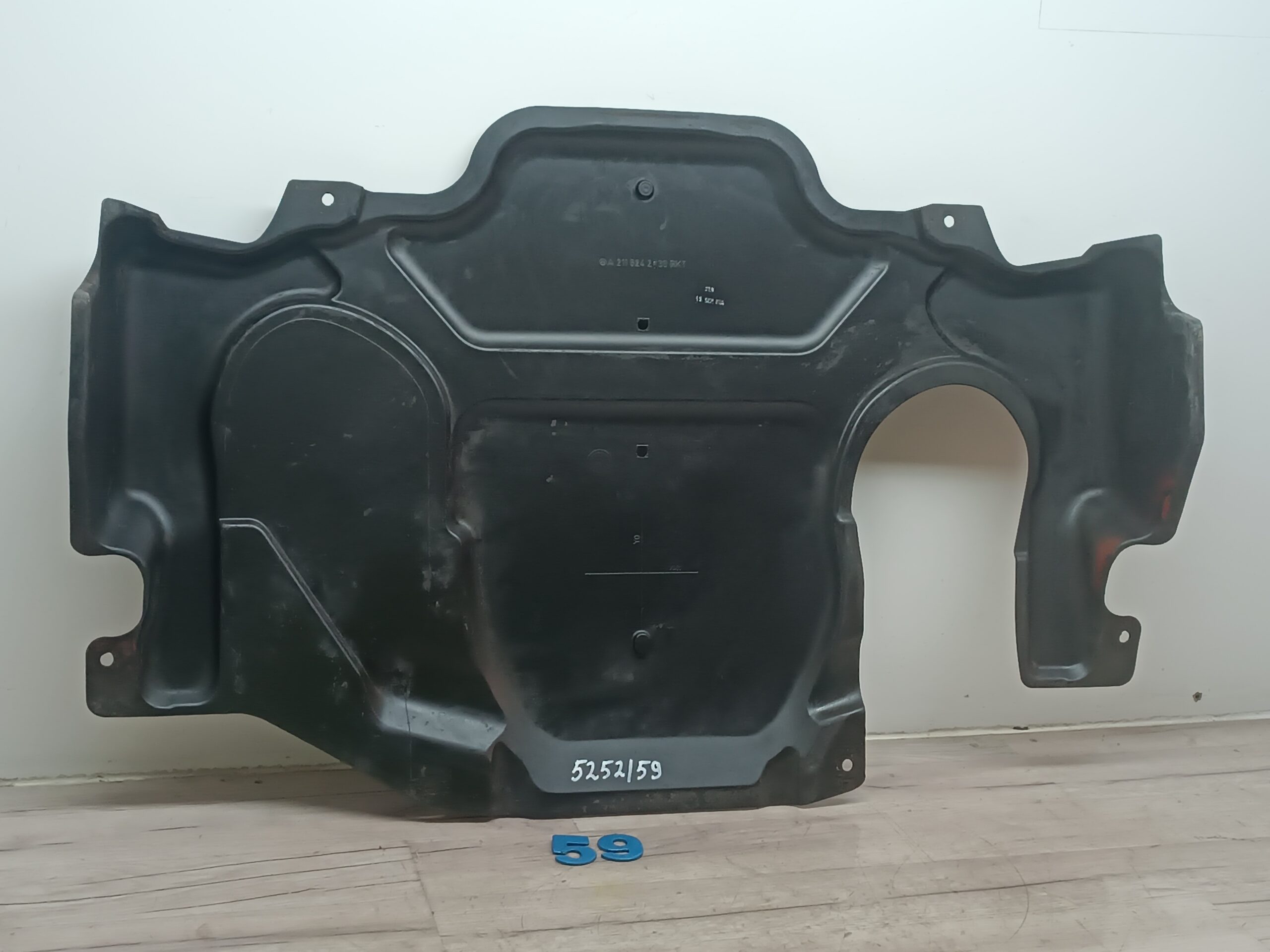 Unterbodenschutz Mercedes W211 E200 A2115242730 - Image 2