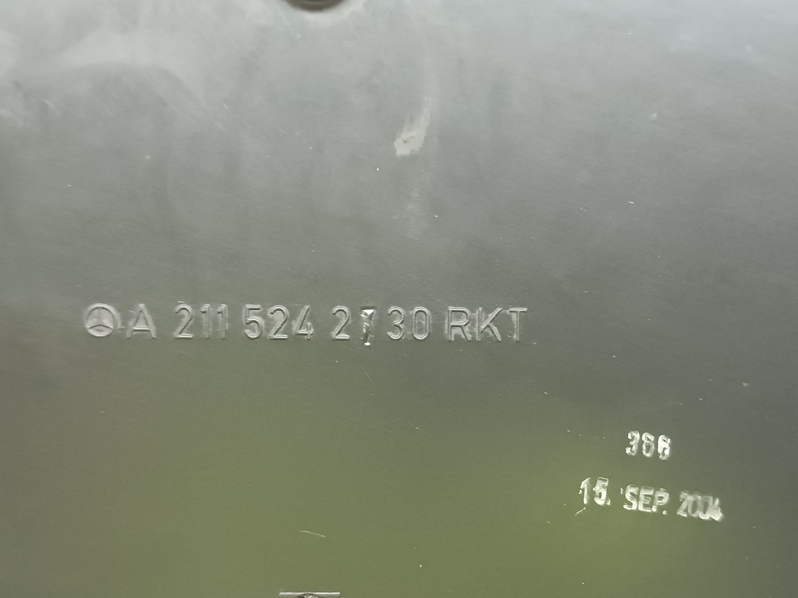 Unterbodenschutz Mercedes W211 E200 A2115242730 - Image 4