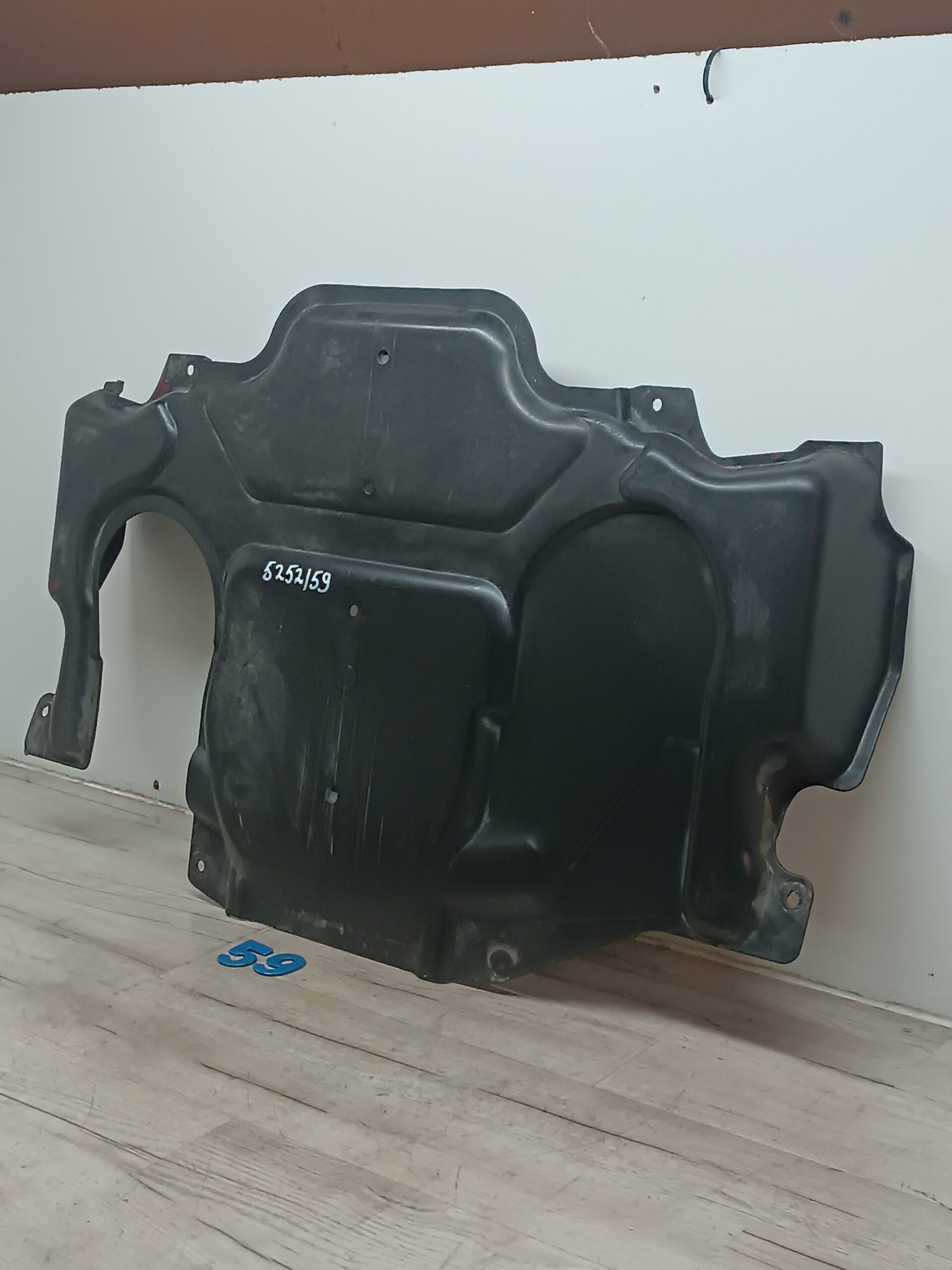 Unterbodenschutz Mercedes W211 E200 A2115242730